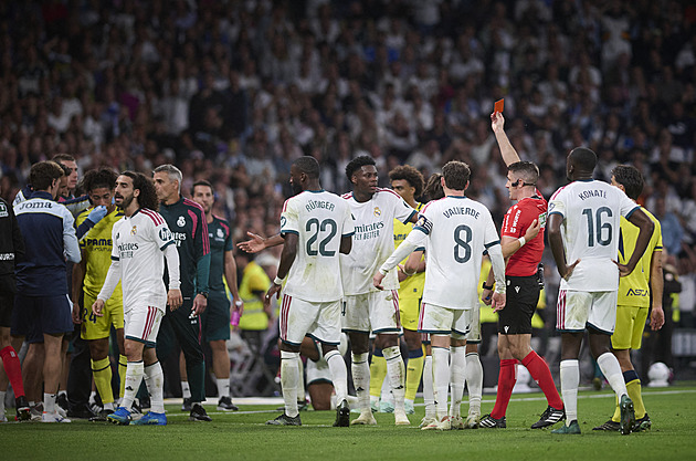 Vinícius se omluvil, ale rýpnutí do sudích si neodpustil. Karty prý dostává jen on