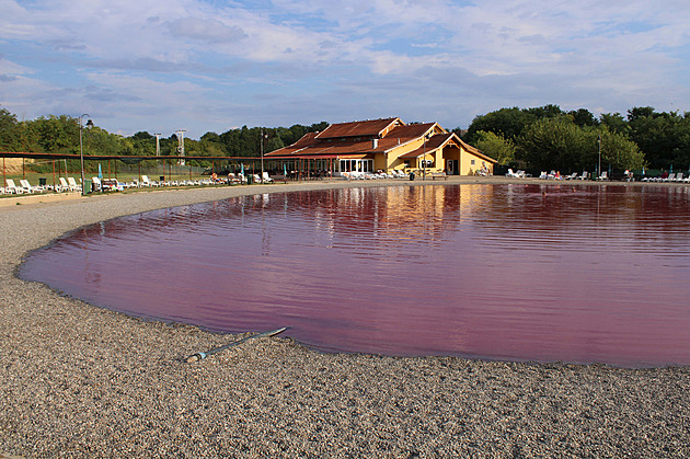 Nic pro citlivky. Růžové jezero voní po jódu a ropě. Srbské lázně překvapí úplně vším
