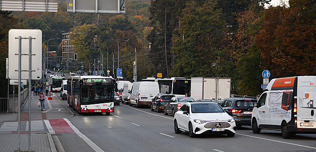 Kolony kvůli uzavírce tunelů v Brně dál trvají, od středy se chystají další opatření
