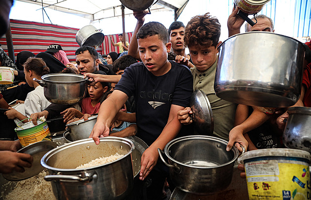 Izrael oznámil zastavení dodávek zboží do Gazy, Palestinci přijdou o zdroj potravin