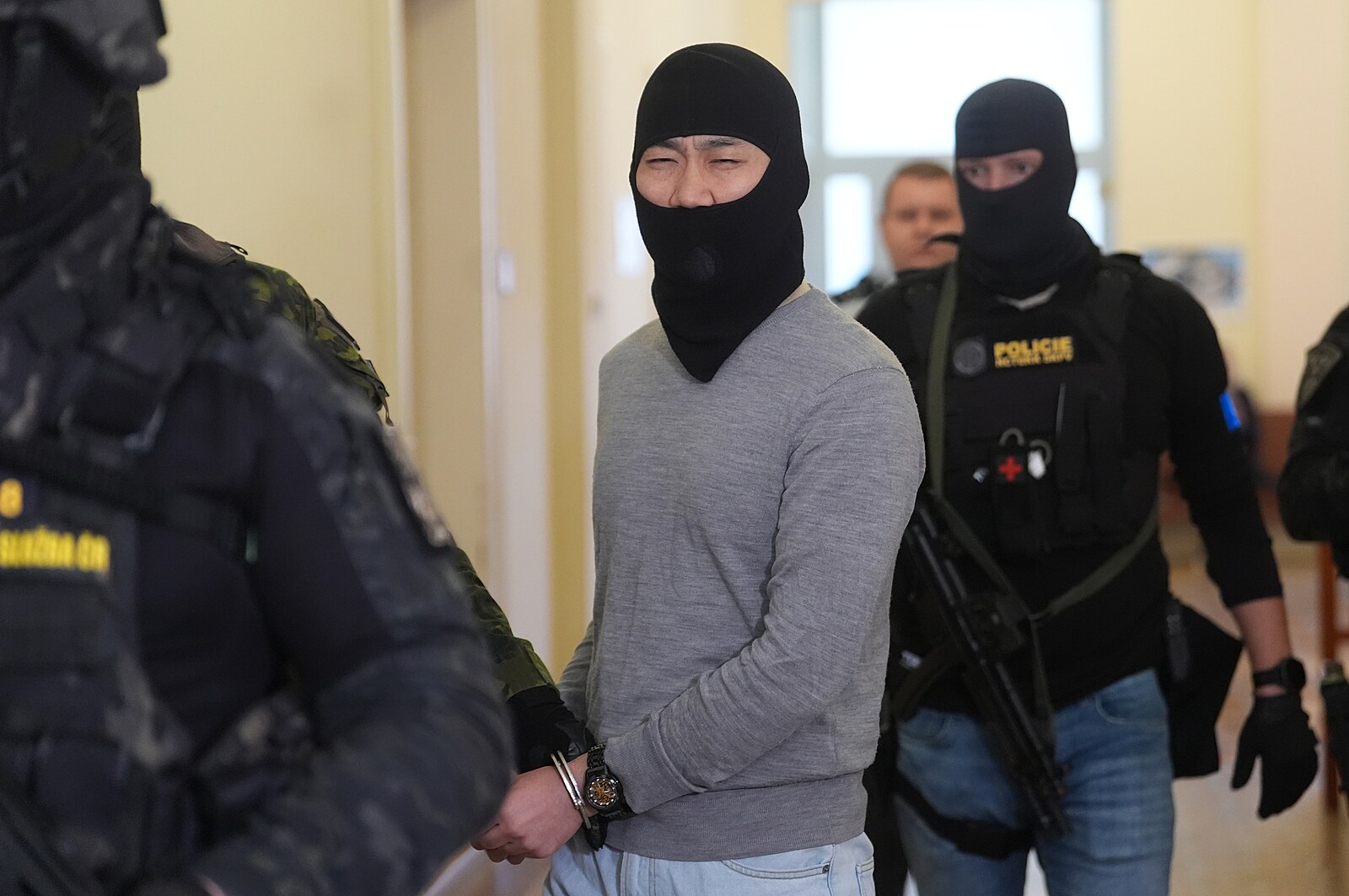 Číňan Jang I-ming viněný ze špionáže zůstává za mřížemi. Soud ho odmítl pustit z vazby