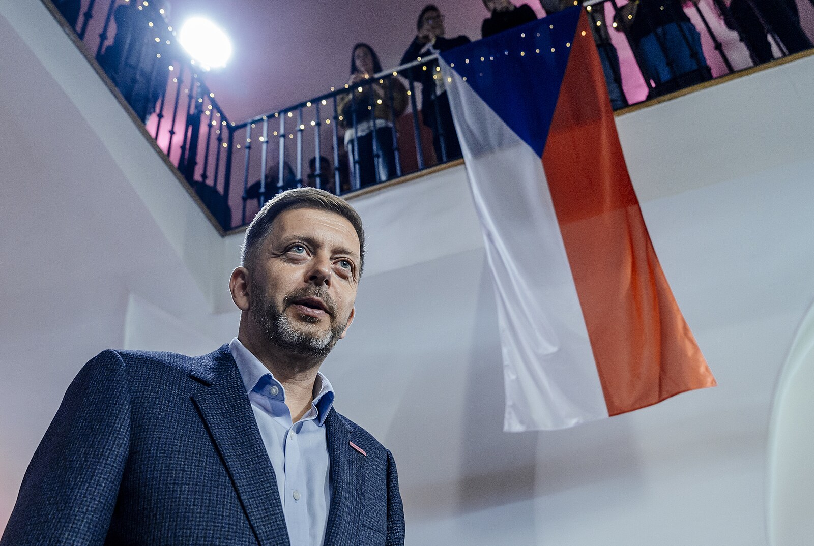 Améba ANO vlevo, améba STAN vpravo. Vítejte ve světě prázdných tweetů a reelsek | Názory