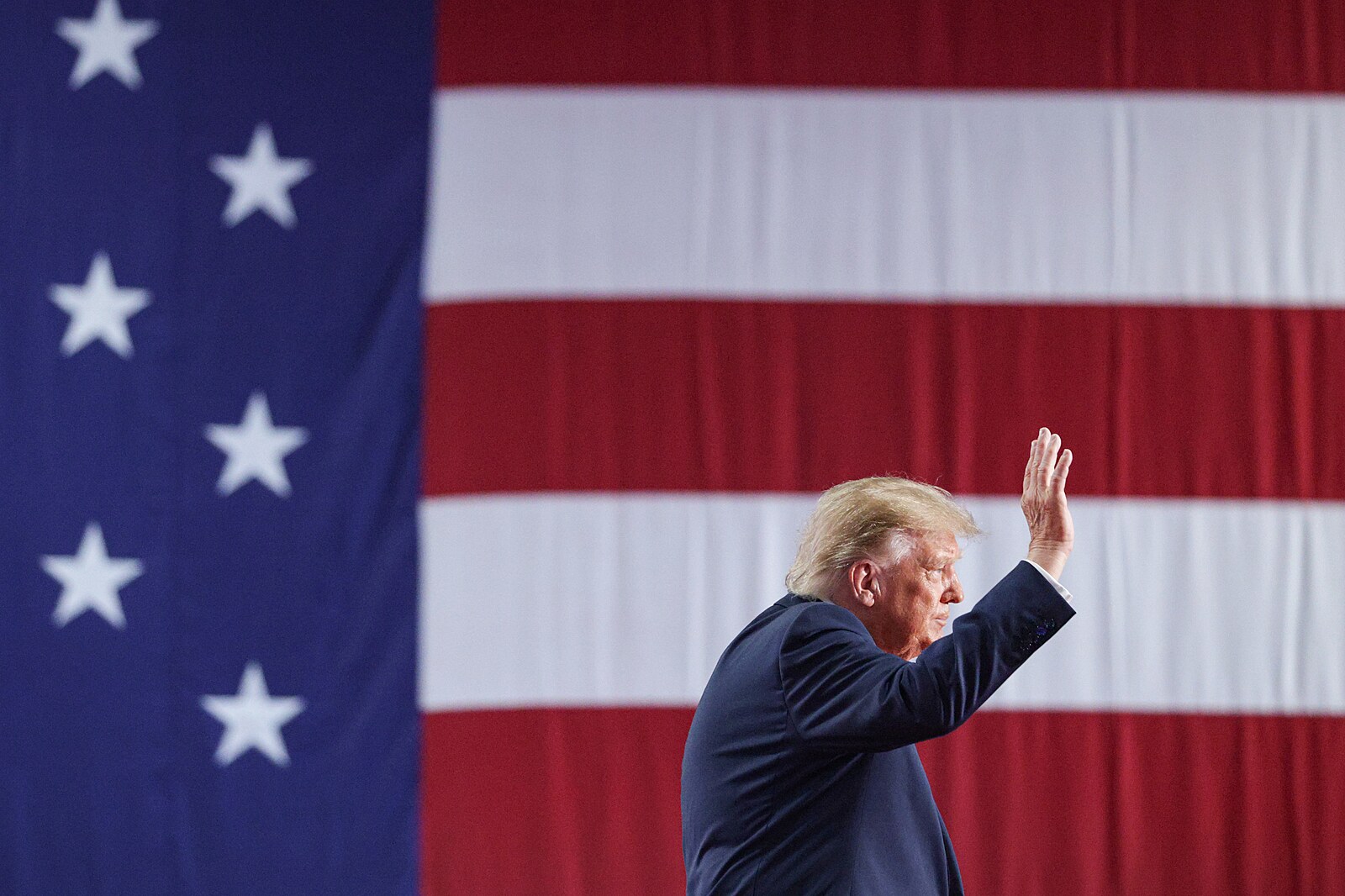 Trump pozastavil nový balík protiruských sankcí. Národní zájem, tvrdí