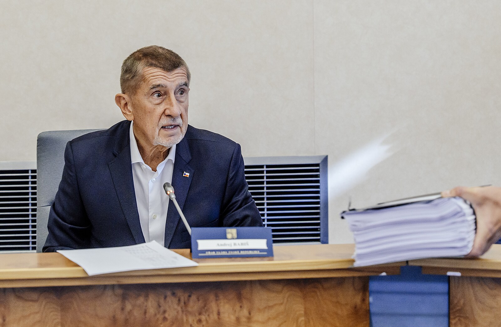 Babiš bude chtít odklad povolenek. Pustil se do Okamury, že není mluvčí vlády