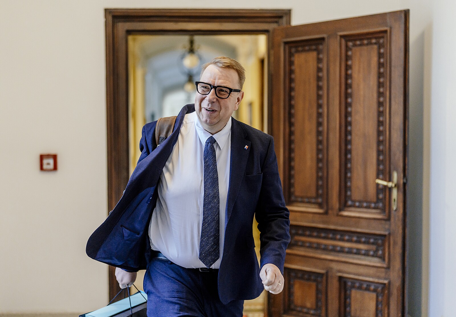 Zaměstnanci veřejné sféry si platově výrazně polepší, vláda se shodla s odbory