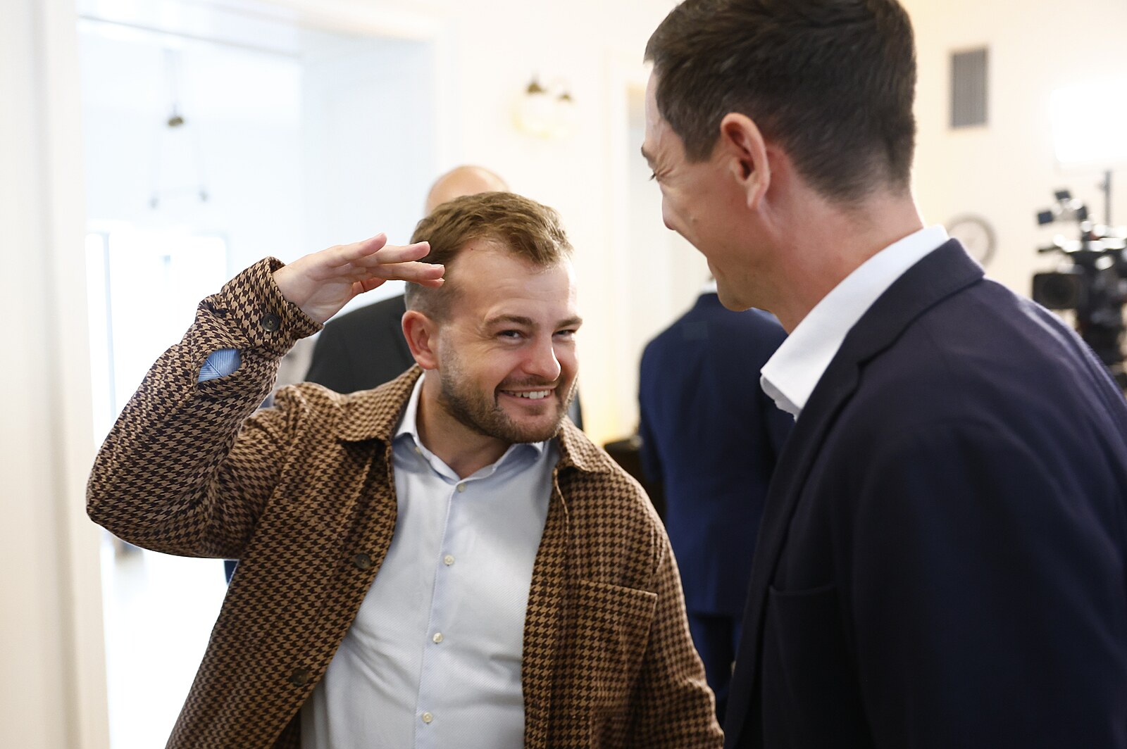 Poslanci se přeli o zmrazení svých platů. Co za blbost přijde příště? ptal se lidovec Činčila