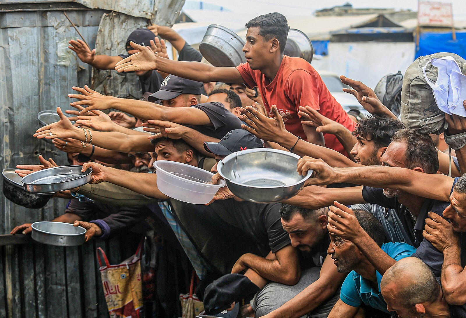 Izrael oznámil zastavení dodávek zboží do Gazy, Palestinci přijdou o zdroj potravin