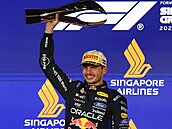 Max Verstappen slaví vít�zství ve Velké cen� Singapuru.