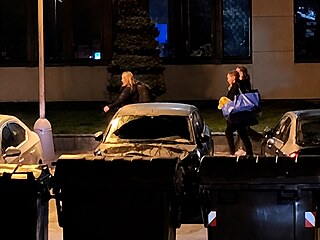 Tajemství volební noci. Komisa�i mí�í na radnici Prahy 8, s pytlem se�tených...