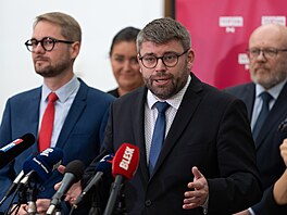 Jan Jakob na tiskové konferenci poslaneckého klubu TOP 09. (13. �íjna 2026)