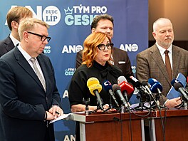 Ale� Juchelka, Adam Vojt�ch, Alena Schillerová, Radek Vondrá�ek a Robert...