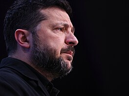 Ukrajinský prezident Volodymyr Zelenskyj hovo�í na tiskové konferenci b�hem...