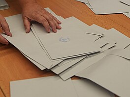 Druhé kolo senátních voleb bylo ukon�eno. Za�alo s�ítání. (17. �íjna 2026)