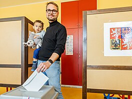 Druhé kolo senátních voleb. Na snímku Mat�j Ond�ej Havel na Z� SNP v Hradci...