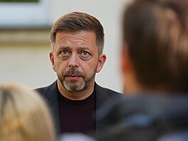 Druhé kolo senátních voleb. Na snímku Vít Raku�an, který odvolil v Kolín�. (16....