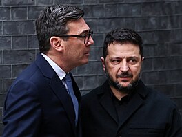 Britský premiér Andy Burnham s ukrajinským prezidentem Volodymyrem Zelenským...