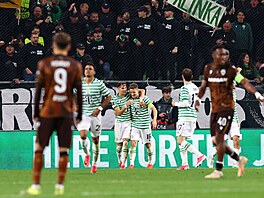 Fotbalisté Ferencvárose slaví gól do sít� Viktorie Plze�.