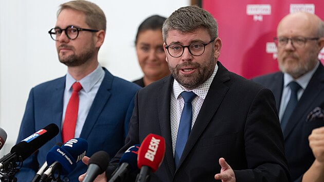 Jan Jakob na tiskové konferenci poslaneckého klubu TOP 09. (13. �íjna 2026)