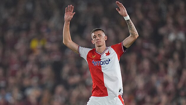 Slávistický zálo�ník Wiktor Nowak slaví gól v derby proti Spart�.