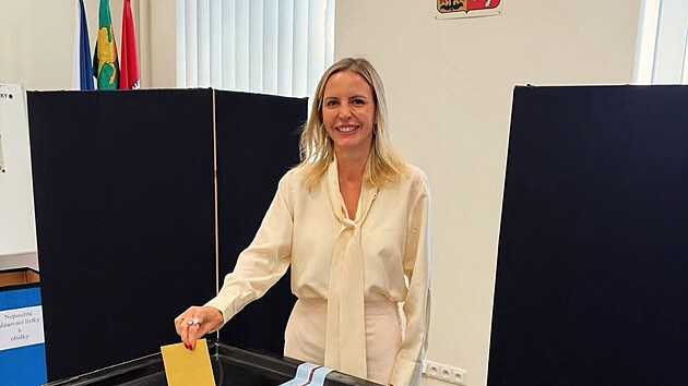Sandra Tsoukernik ve volbách 2026: Žlutá, nebo šedá obálka? Barva při hlasování ji překvapila
