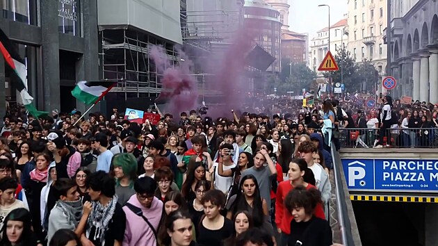 V Itálii studenti demonstrovali proti �kolské politice �i zbrojním výdaj�m