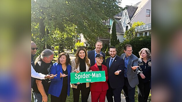 Tady �il Peter Parker. Spider-man má v New Yorku svou ulici. (12. �íjna 2026)