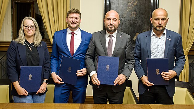 V�t�zn� ANO se na koalici dohodlo s PRO PLZE� a STAN. Na sn�mku zleva: Libu�e...
