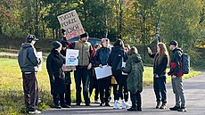 Aktivist�© dnes protestovali na jatkách u Nov�© Bystřice proti týrán�­ zv�­řat