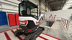 Specifika�ní laborato� Inova�ního centra Doosan Bobcat Dob�í�