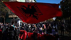 Násilné studentské protesty v Albánii dále eskalují a tisíce mladých lidí v...