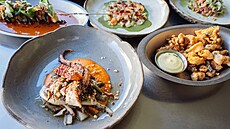 Chobotnice a dal�í speciality restaurace Rakin Seafood Bar
