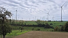 Zhruba dv� t�etiny v�trných turbín v parku Lichtenau-Asseln jsou v p�ímém...