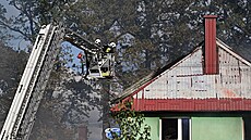 P�i po�áru velkoskladu v polském Nisku zem�eli dva hasi�i. (16. �íjna 2026)