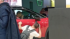 �pioni na autosalonu v Pa�í�i, �íjen 2026