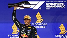 Max Verstappen slaví vít�zství ve Velké cen� Singapuru.