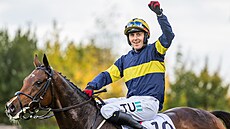 �okej Keith Donoghue s Final Orders slaví vít�zství ve Velké pardubické.