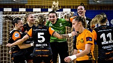 Mostecké házenká�ky slaví postup do dal�ího p�edkola.