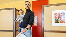Druhé kolo senátních voleb. Na snímku Mat�j Ond�ej Havel na Z� SNP v Hradci...