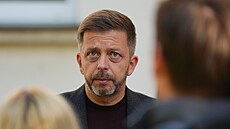 Druhé kolo senátních voleb. Na snímku Vít Raku�an, který odvolil v Kolín�. (16....