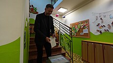 Druhé kolo senátních voleb. Na snímku Vít Raku�an odvolil v Kolín�. (16. �íjna...