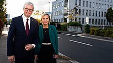 Volební �táb Hnutí ANO v Praze na Chodov�. Na snímku Karel Havlí�ek a Jana...