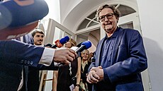 Volební �táb na Malostranském nám�stí v Praze (Starostové). Na snímku Petr...