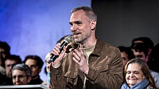 Volební �táb Pirát� v Trojském pivovaru. Na snímku hovo�í Zden�k H�ib. (10....