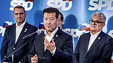Volební  �táb SPD . Hnutí SPD sleduje výsledky voleb z centrálního �tábu Hotelu...
