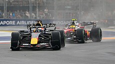 Max Verstappen vede sv�j monopost ve sprintovém závod� v Singapuru, stínuje ho...