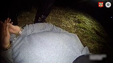 Zlod�j cht�l policist�m uplavat v �ece, nezastavil ho ani varovný výst�el