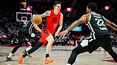 Vít Krej�í vymý�lí útok v p�íprav� proti London Lions.
