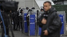 Turecká policie provedla razii v istanbulském sídle televizní stanice Halk TV....