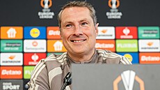 Spar�anský trenér Brian Priske na tiskové konferenci p�ed pohárovým zápasem...