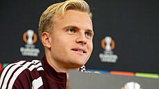 Spar�anský úto�ník Jonatan Brunes na tiskové konferenci p�ed pohárovým zápasem...
